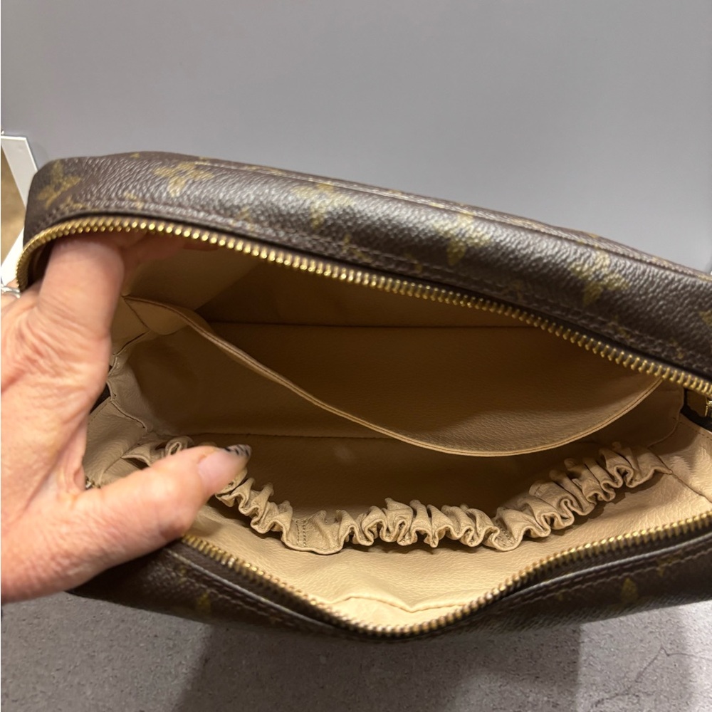 Louis Vuitton Monogram VINTAGE Trousse 23 - Picture 12 of 15